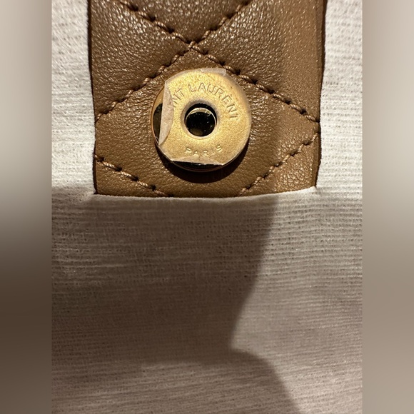 💥💥💥SOLD💥💥💥Yves Saint Laurent Beige Quilted Clutch with Gold Chain - Picture 14 of 15